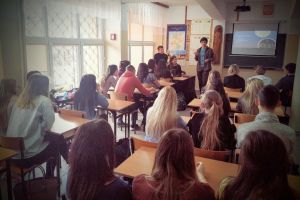 Czytaj więcej: „Zwolnieni z Teorii”